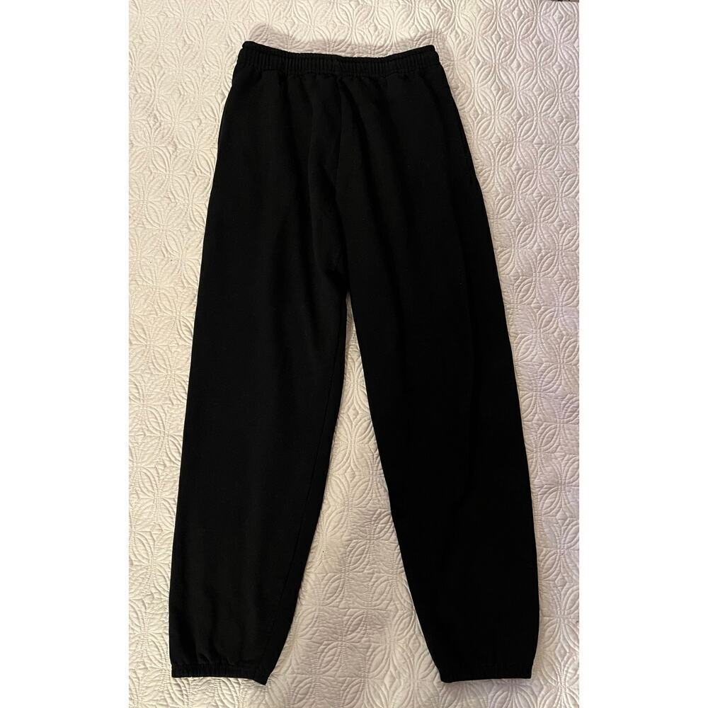 Athletic black sweatpants
Size medium 
Excellent condition 
￼
